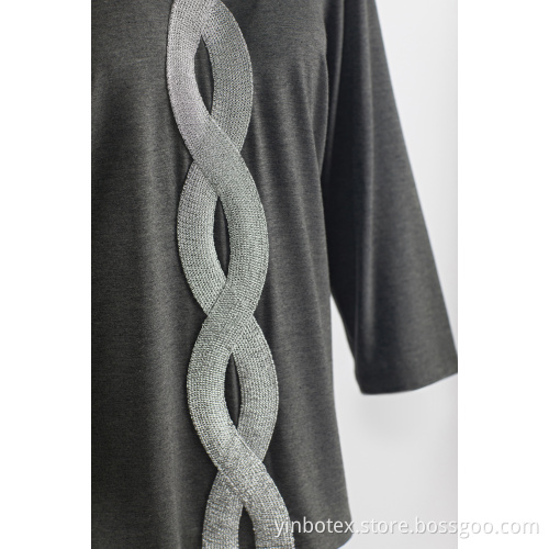 Grey middle sleeve Tshirt with V neck